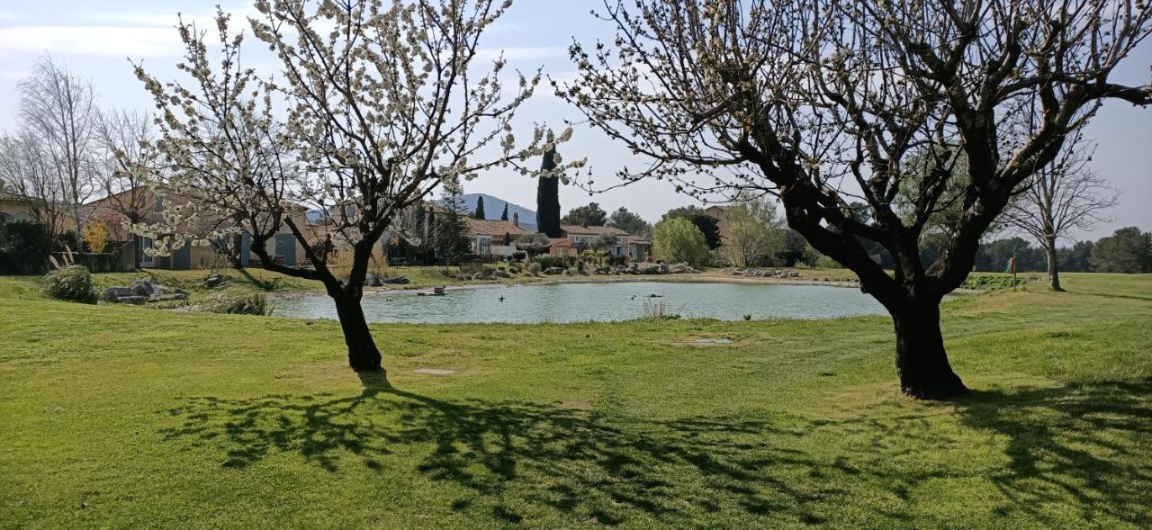 Charmant T2 Climatise Avec Belle Vue , Golf De Pont-Royal Mallemort Exterior foto