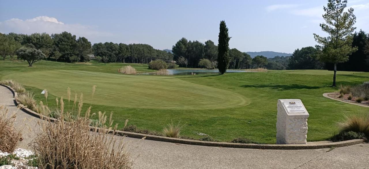 Charmant T2 Climatise Avec Belle Vue , Golf De Pont-Royal Mallemort Exterior foto