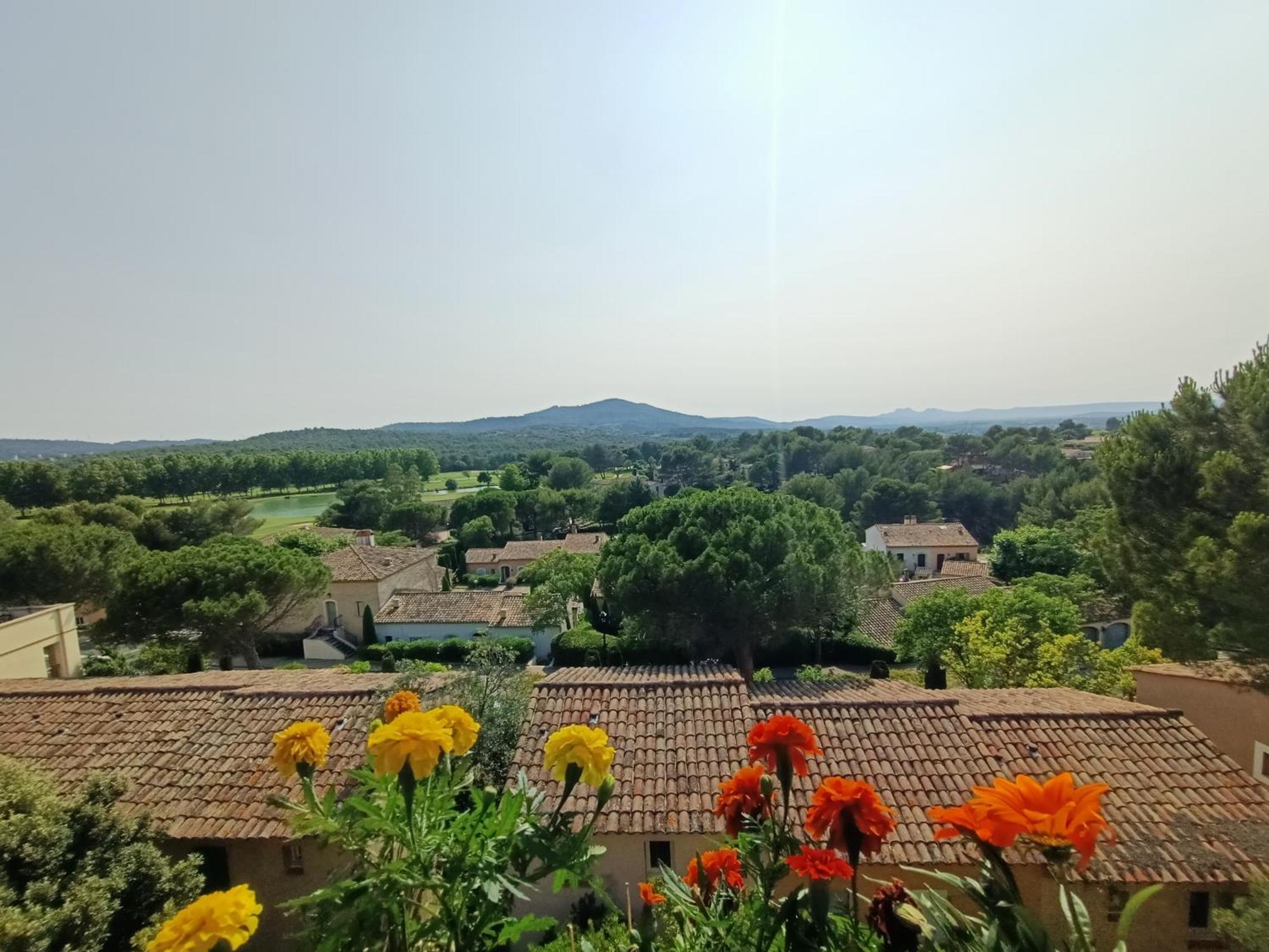 Charmant T2 Climatise Avec Belle Vue , Golf De Pont-Royal Mallemort Quarto foto